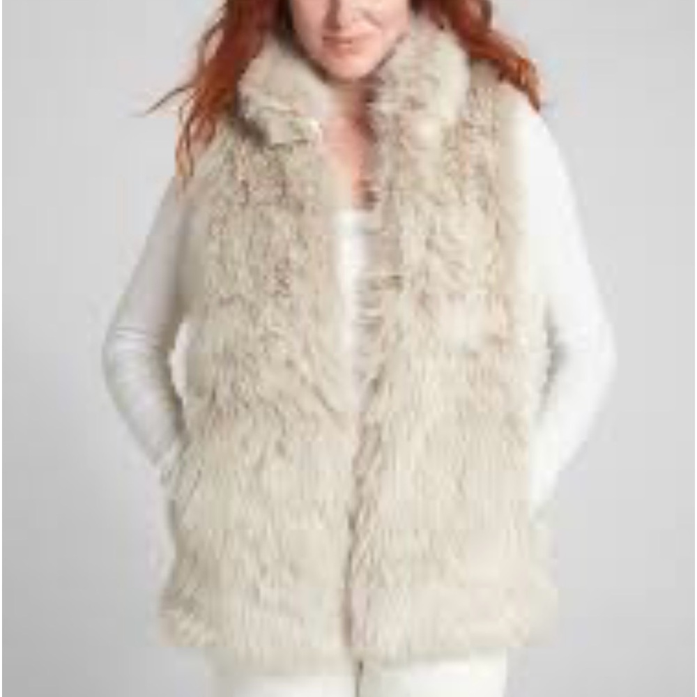 GAP FAUX FUR VEST IN WHITE COLOR